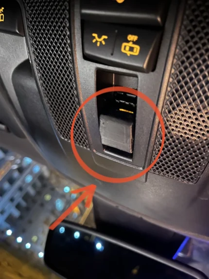 Кнопка люка для Mercedes C 200