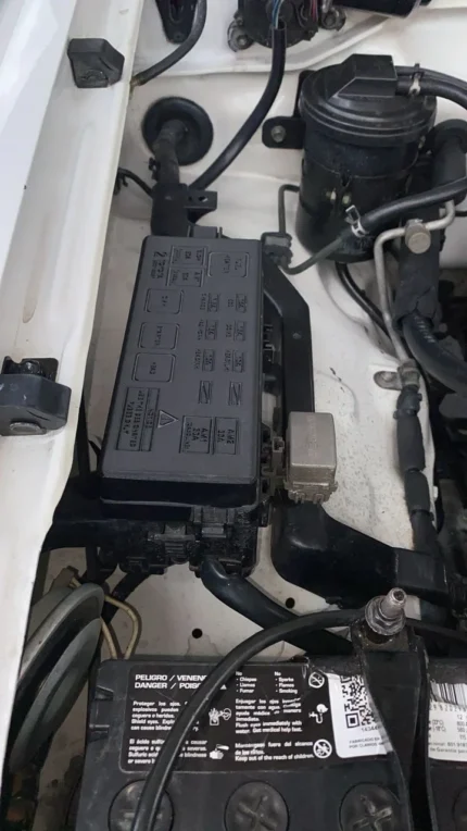 Кришка запобіжника Toyota Hilux 22R 1992-2000
