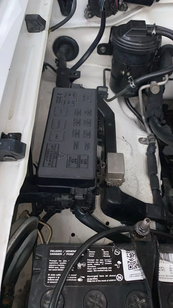 7184200989_kryshka-predohranitelya-toyota.webp