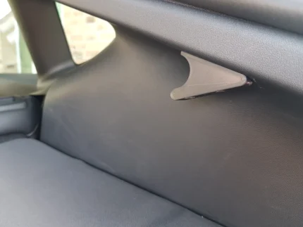 Тримач для кришки багажника Tesla Model Y