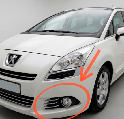 Рамка протитуманної фари Peugeot 5008
